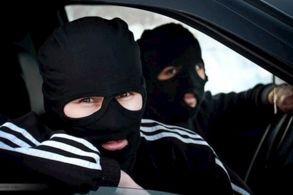 Двоє чоловіків на Вінниччині вночі вдерлися в заклад і вкрали товар