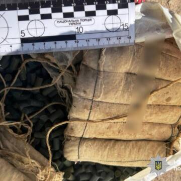 Небезпечна знахідка: поліція Вінниччини вилучила у чоловіка вибухові речовини