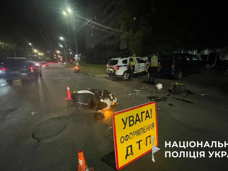 В ДТП у Вінниці зіткнулися скутер та легковик