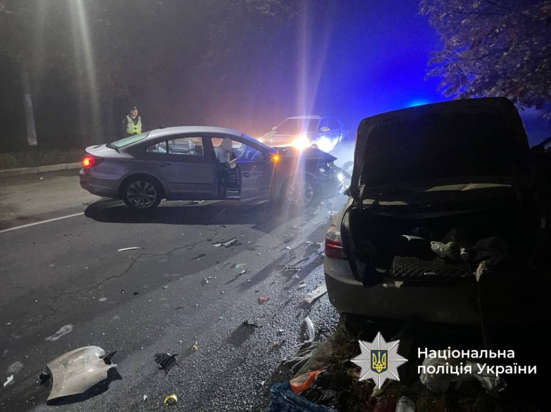 Фольксваген врізався в припаркований автомобіль Вінниці