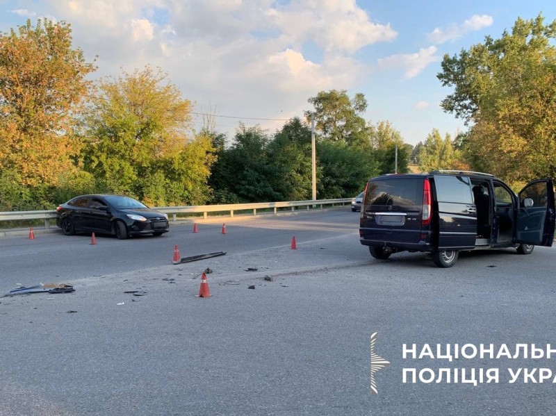 Легковик, який покинули біля Південного Бугу після ДТП