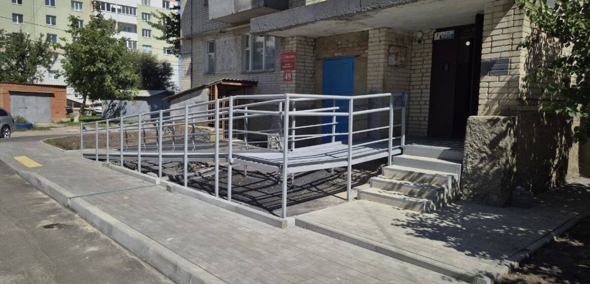У Вінниці оновили пандус біля багатоповерхівки на вул. С. Зулінського, 49