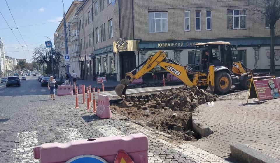 У Вінниці облаштовують безбар’єрний простір на перехресті Соборної та Артинова