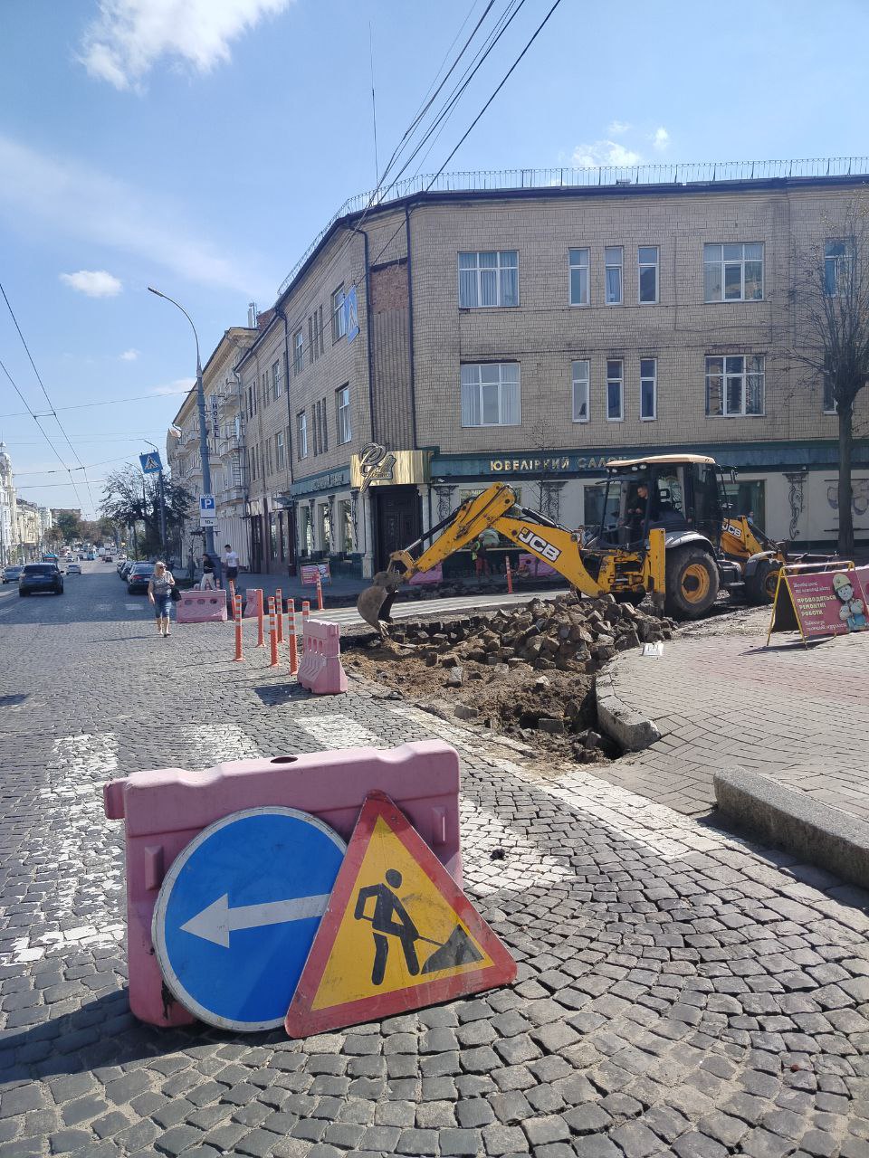 У Вінниці облаштовують безбар’єрний простір на перехресті Соборної та Артинова