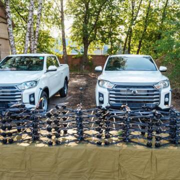 Автомобілі та дрони, які передали у Вінниці нацгвардійцям