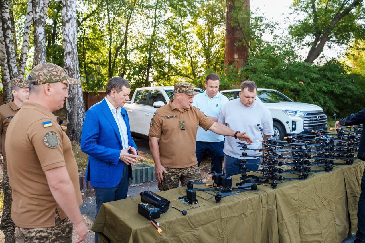 Військові у Вінниці отримують дрони та автомобілі