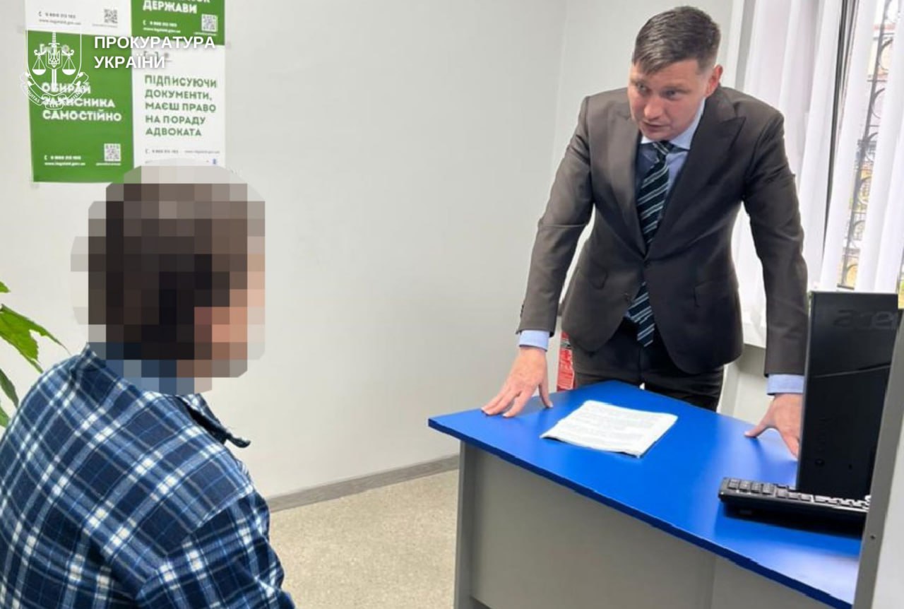 Прокурор говорить з підозрюваним