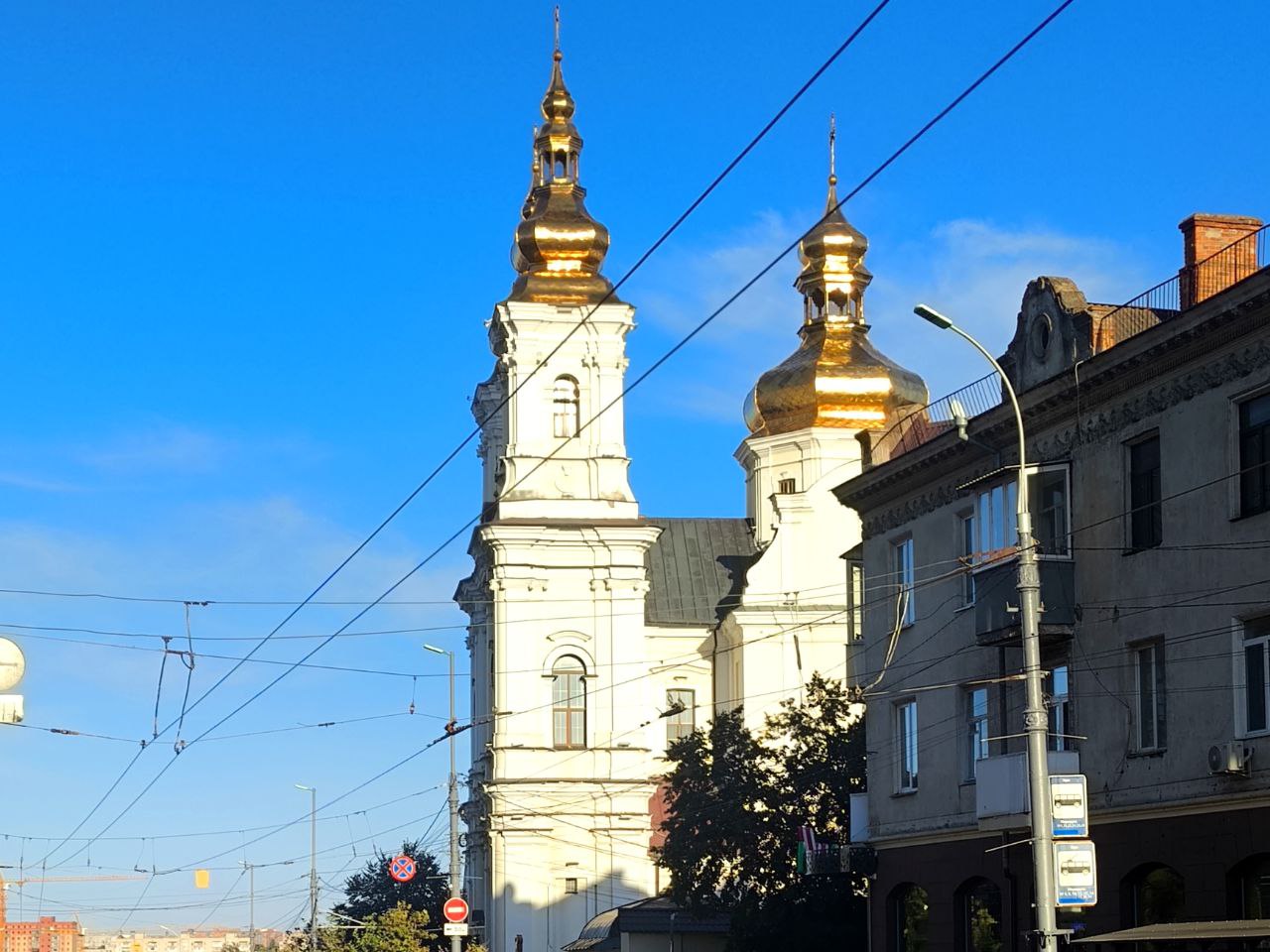 Храм на Соборній вілиці у Вінниці у стилі козацького бароко