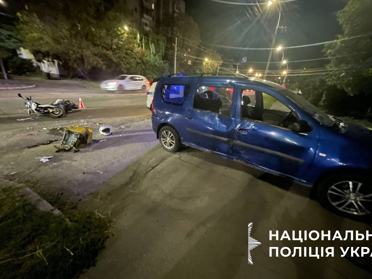Скутер розбився, врізавшись в автомобіль у Вінниці