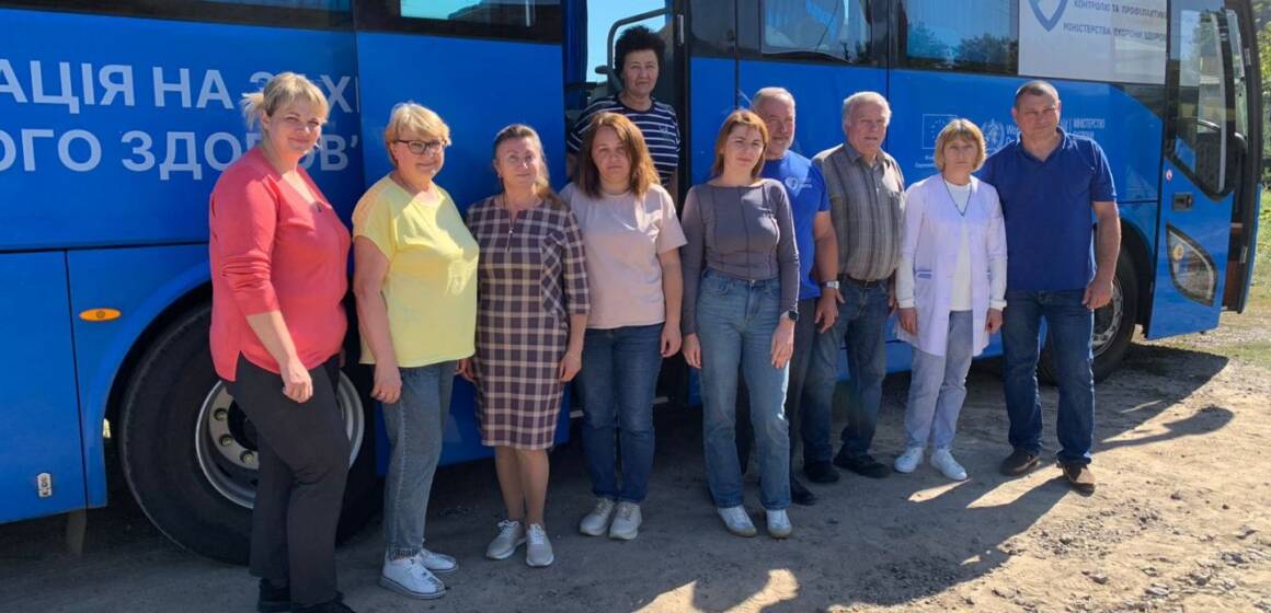 Мобільна амбулаторія та вакцинобус Вінницького ОЦКПХ продовжують обстеження мешканців області
