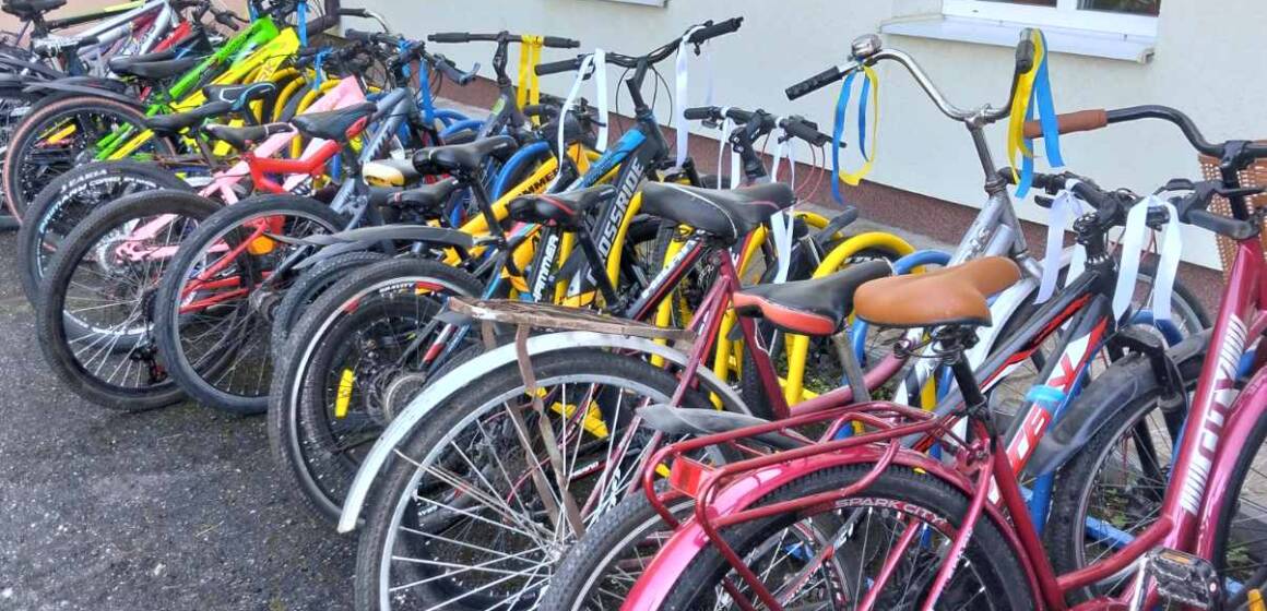 У Стадницькій гімназії облаштували сучасну велопарковку