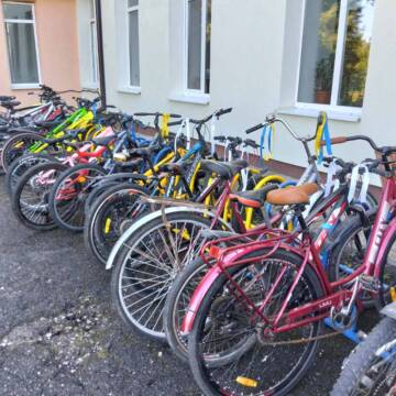 У Стадницькій гімназії облаштували сучасну велопарковку
