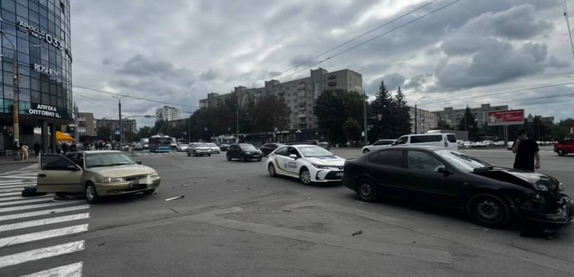 На перехресті Келецької та Юності сталася ДТП: відео моменту аварії