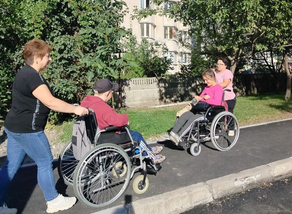 У Вінниці на Тяжилові облаштували нову пішохідну доріжку у дворі