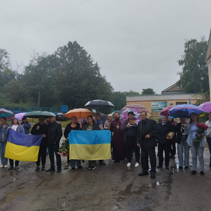 Мешканці громади на Вінниччині зустрічають захисника з полону