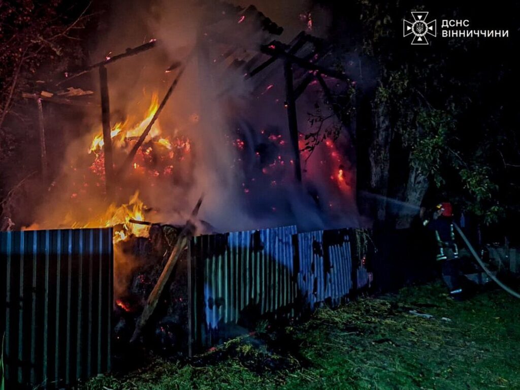Минулої доби на Вінниччині горіли будівлі, суха трава та автомобілі