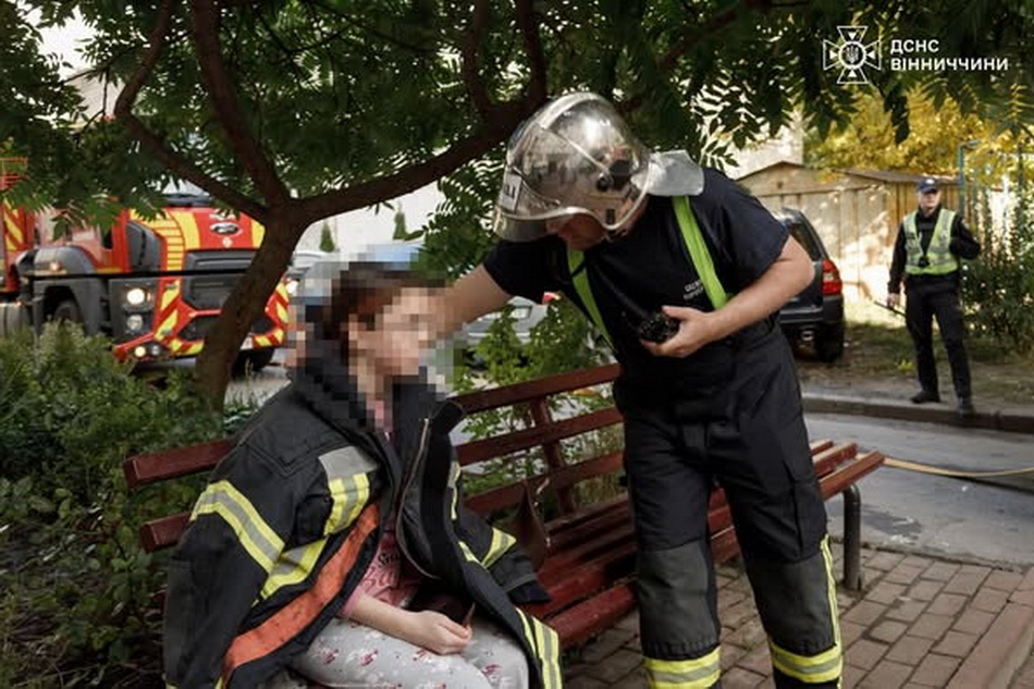 У Вінниці з палаючої квартири пожежники врятували 11-річну дівчинку