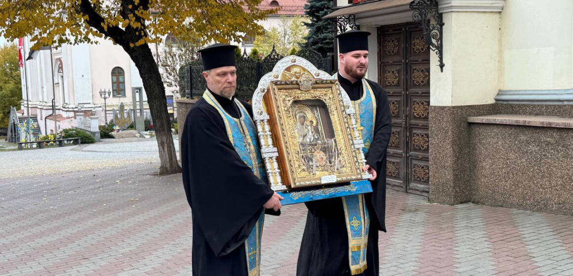 До Вінниці привезли чудотворну мироточиву ікону Пресвятої Богородиці