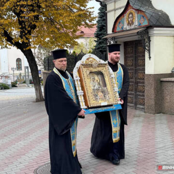 До Вінниці привезли чудотворну мироточиву ікону Пресвятої Богородиці
