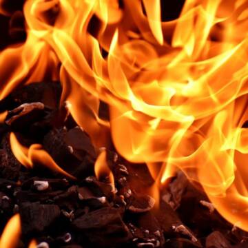 У Вінниці спалахнула пожежа в багатоповерхівці на Хлібній