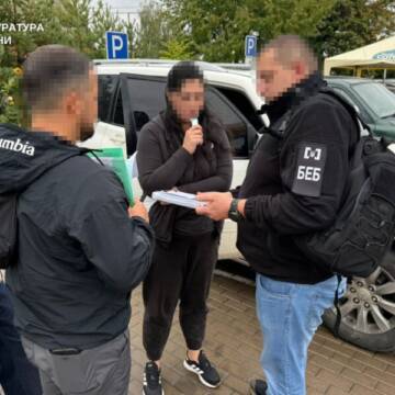 У Вінниці судитимуть благодійницю, яка продавала «гуманітарні» автівки