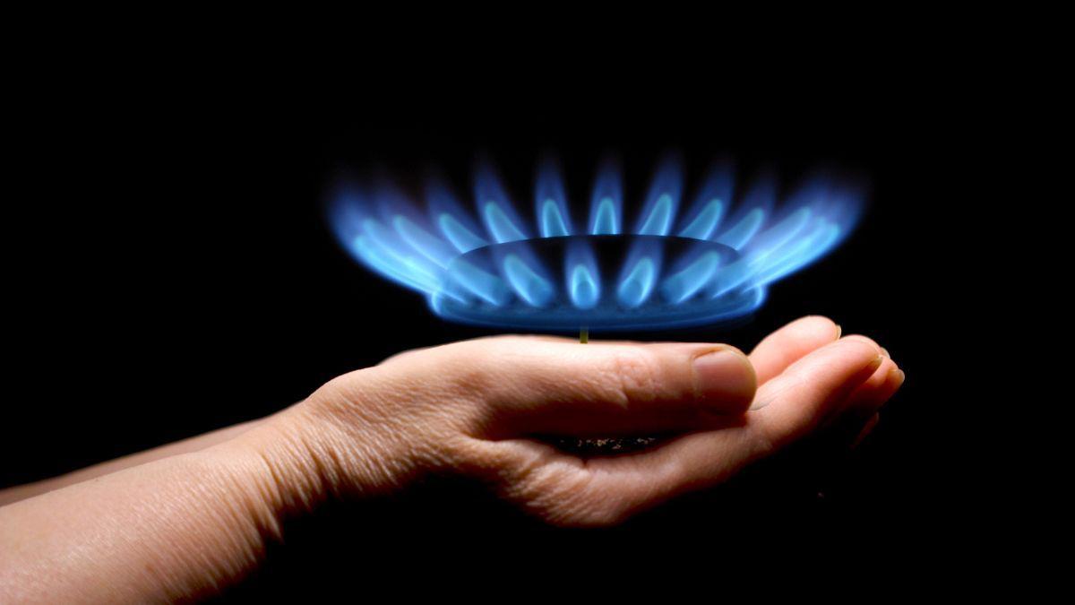 Окрім світла, українців закликають економити газ