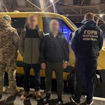 На кордоні з Молдовою затримали вінничанина, який сховався в авто під речами