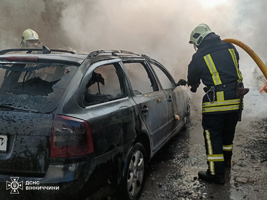 На Вінниччині за добу рятувальники ліквідували шість пожеж: горіли будинки, господарські споруди та автомобілі