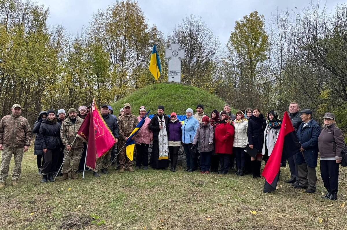 У Брацлаві вшанували захисників України ходою до Козацької могили