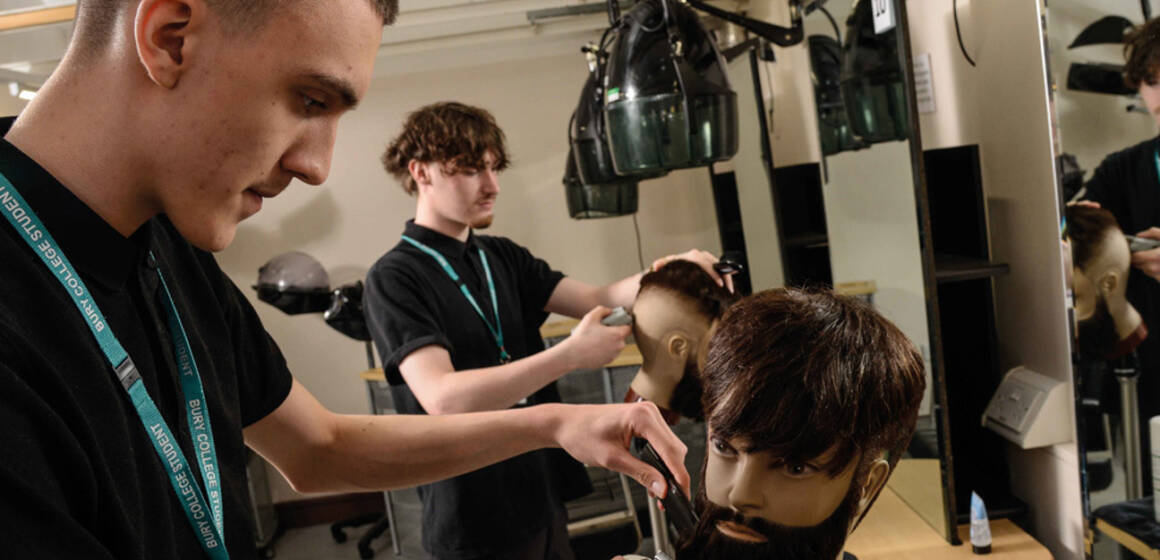 Voc_Barbering1_1296x600_1296x800 Переселенці у Вінниці можуть безкоштовно навчитися колористиці та барберингу