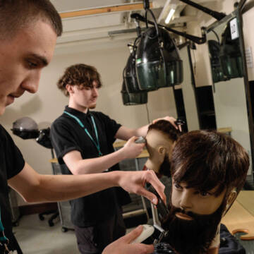 Voc_Barbering1_1296x600_1296x800 Переселенці у Вінниці можуть безкоштовно навчитися колористиці та барберингу