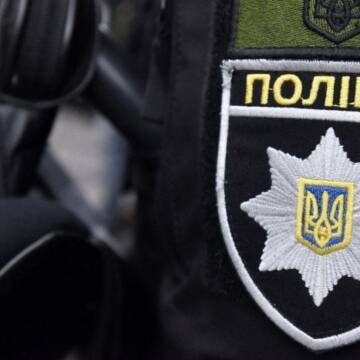 Неприємний ранок у Томашполі: чоловік вивіз на дорогу тваринні відходи