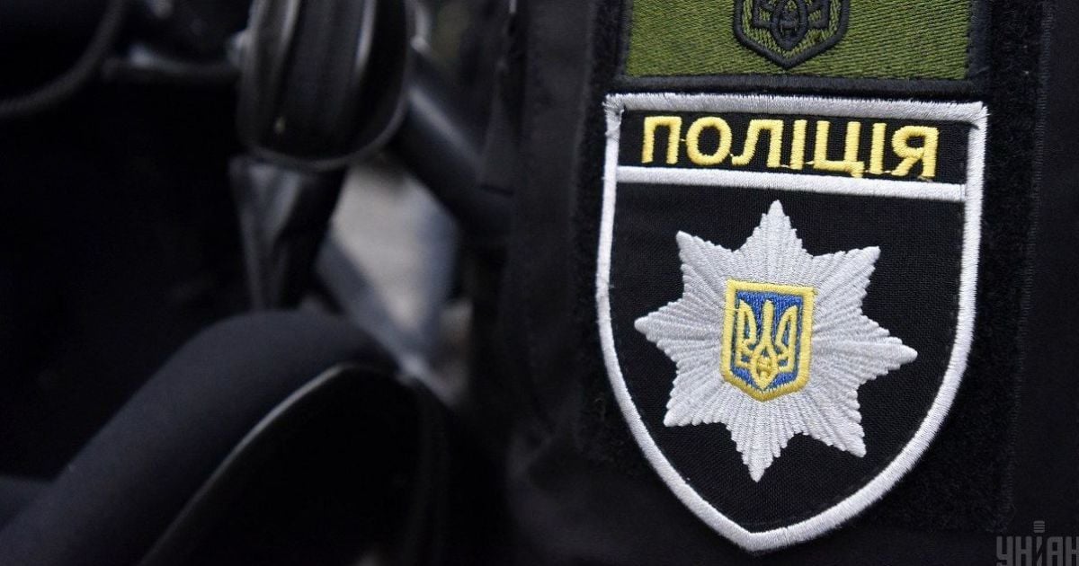 Неприємний ранок у Томашполі: чоловік вивіз на дорогу тваринні відходи