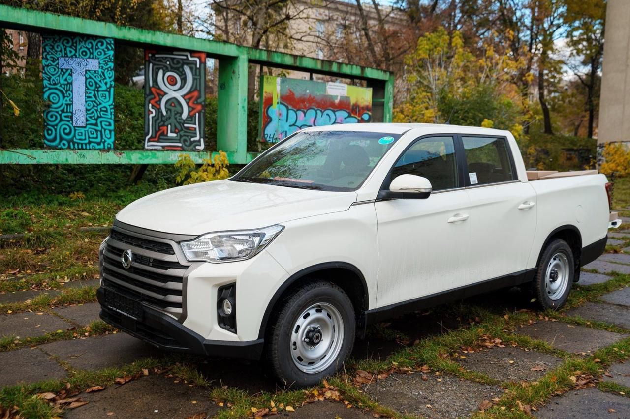 Автомобіль і FPV-дрони передав Міжрегіональний координаційний гуманітарний штаб військовим – учасникам «ВінниціЯнського» кінофестивалю