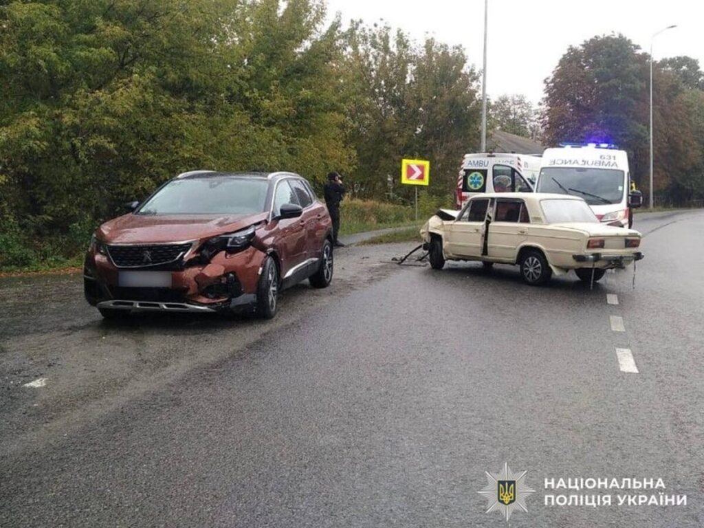 На Вінниччині в ДТП постраждали водій та неповнолітній пасажир