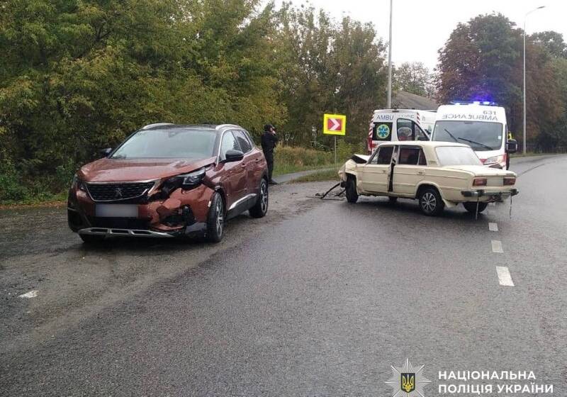 На Вінниччині в ДТП постраждали водій та неповнолітній пасажир