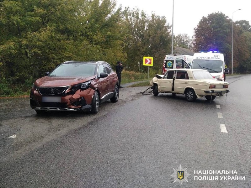 На Вінниччині в ДТП постраждали водій та неповнолітній пасажир