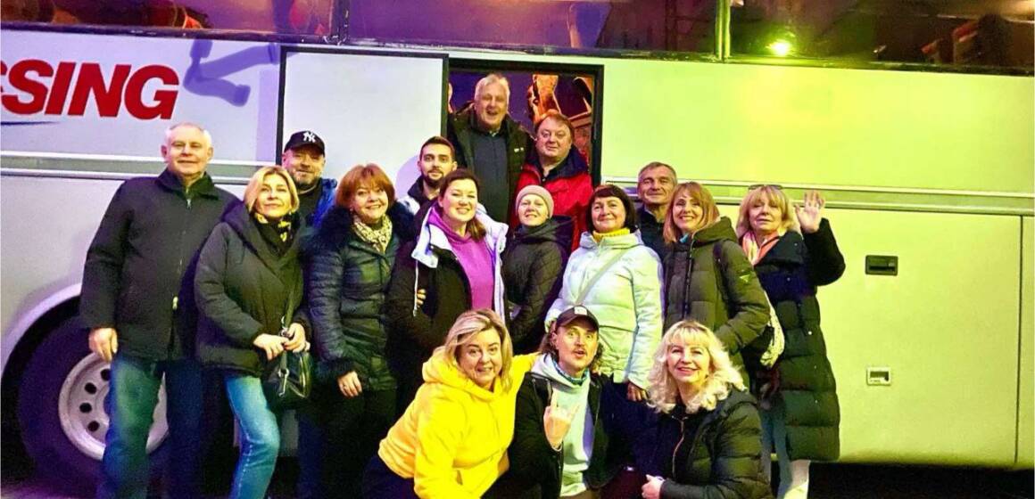 Актори вінницького театру вирушили у всеукраїнський тур з виставою “KVITKA”
