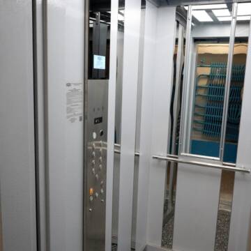 На вулиці Андрія Первозванного у Вінниці облаштували новий підйомник і ліфт