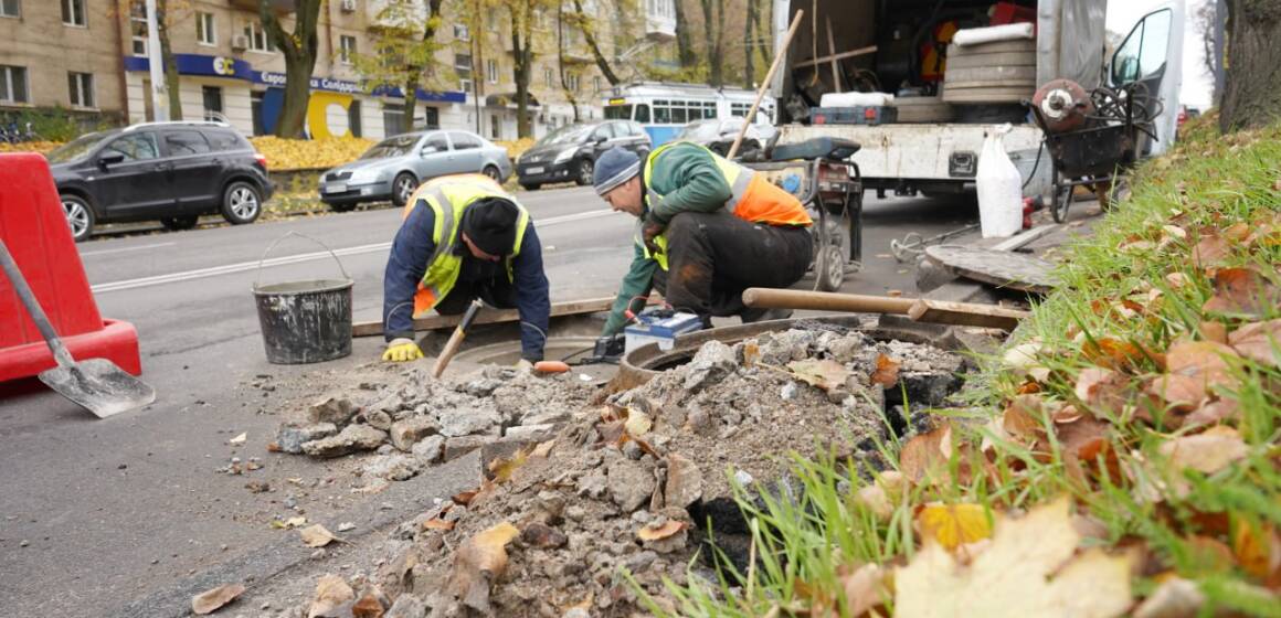 У Вінниці розпочали встановлення сучасних люків на Хмельницькому шосе
