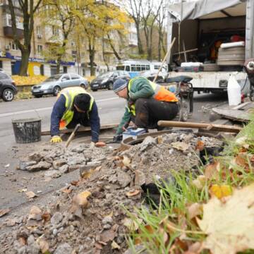 У Вінниці розпочали встановлення сучасних люків на Хмельницькому шосе