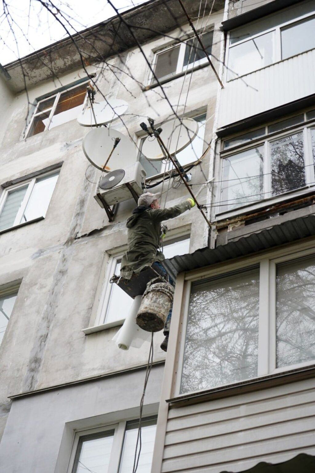 У Вінниці ремонтують міжпанельні шви багатоповерхівки на вулиці 600-річчя