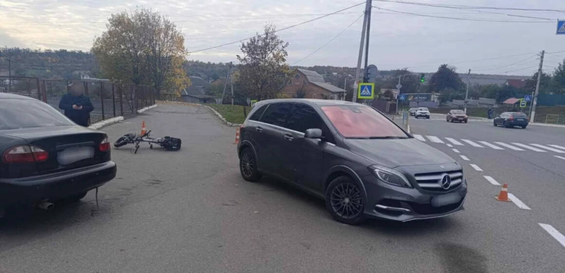 У Гайсині водій електровелосипеда потрапив під колеса легкового авто