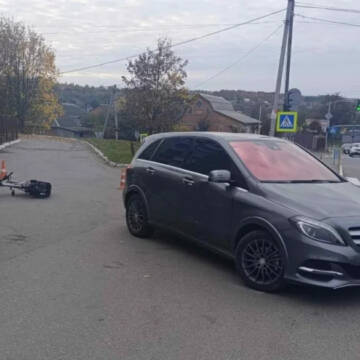 У Гайсині водій електровелосипеда потрапив під колеса легкового авто