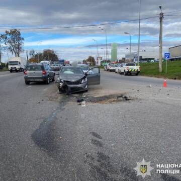 v15_1d452dafd50839c45763baa07509c325 У Вінниці на Хмельницькому шосе зіткнулися два легковики