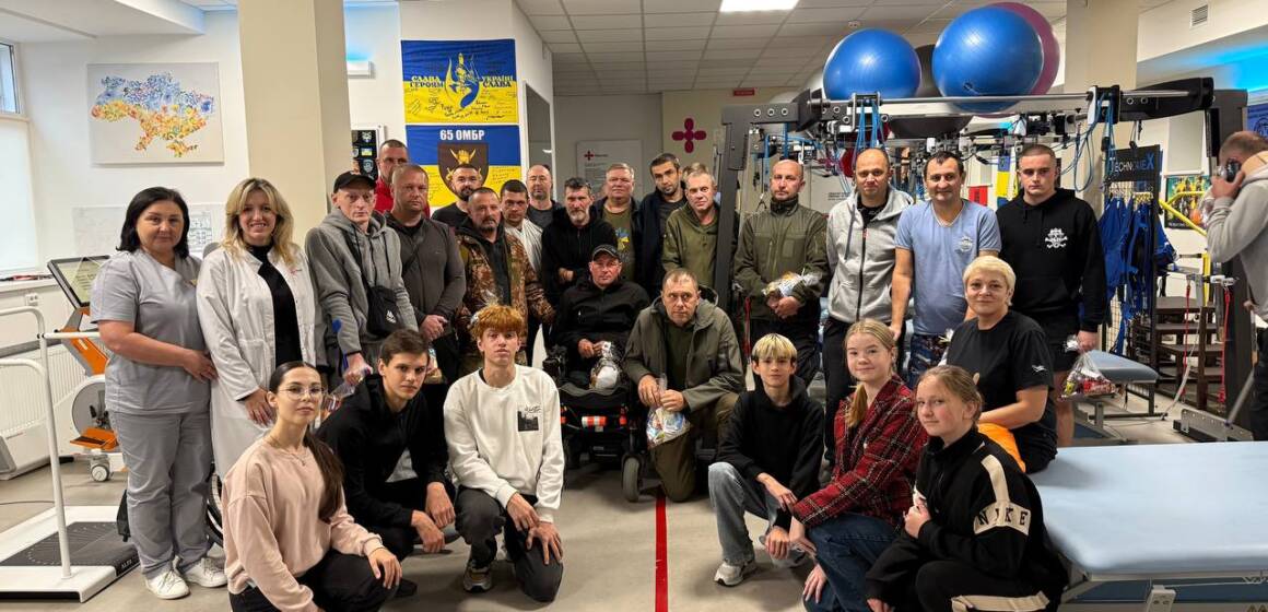 Понад пів тисячі поранених бійців отримали подарунки від школярів з Вінниці