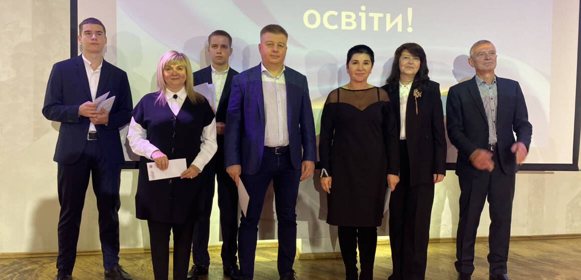 У Вінниці, з нагоди професійного свята, відзначили кращих освітян