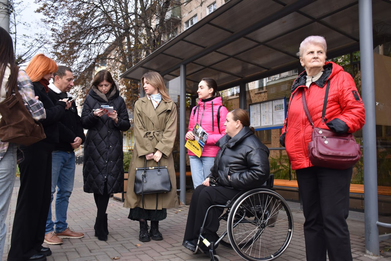 У Вінниці тестують касельські бордюри для більш доступних зупинок громадського транспорту