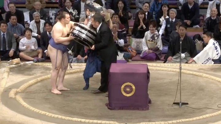 Вінничанин Аонішікі отримав Кубок Імператора з сумо