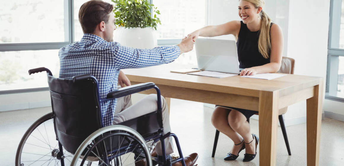 1668b У Вінниці діє послуга супроводу при працевлаштуванні для людей з інвалідністю